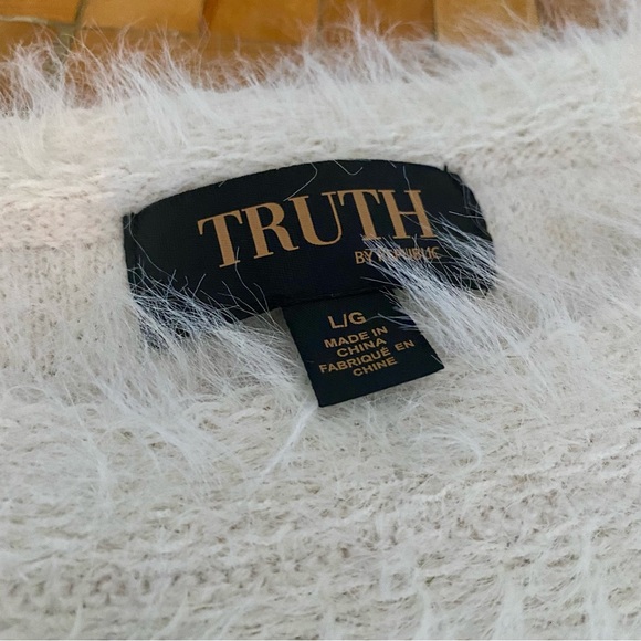 Like NEW! White Plush Sweater - Picture 5 of 5